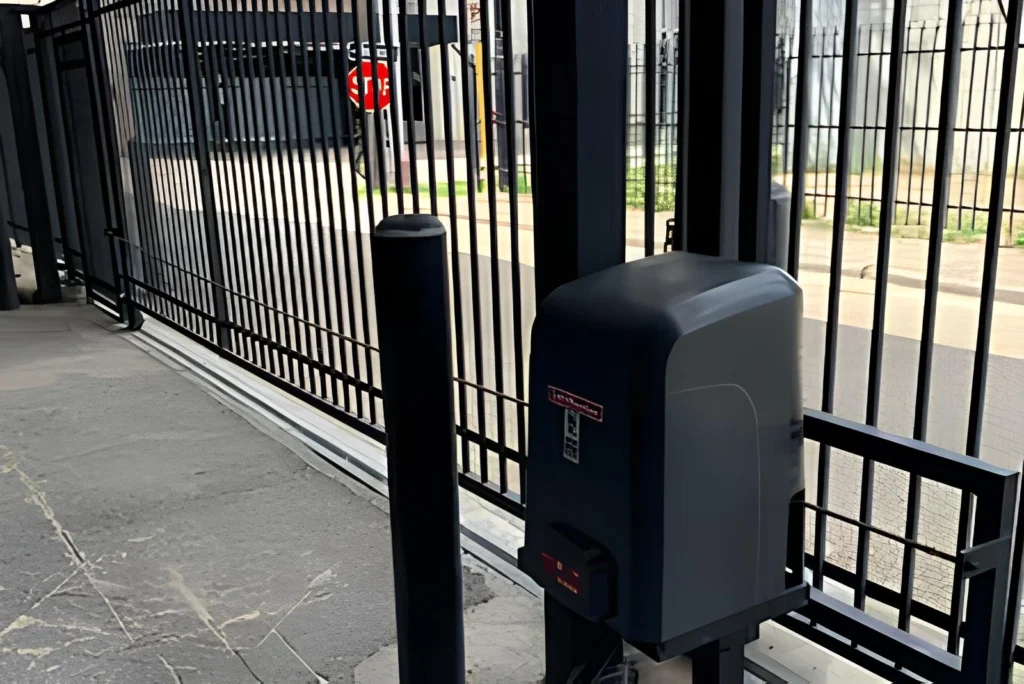 Automated swing driveway gate mechanism with control unit.